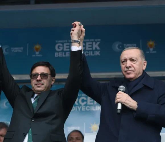 Cumhurbaşkanı ve AK Parti Genel Başkanı Recep Tayyip Erdoğan, Ağrı’daki Dörtyol Kavşağı’nda partisinin düzenlediği mitinge katıldı. Erdoğan, il ve ilçe 